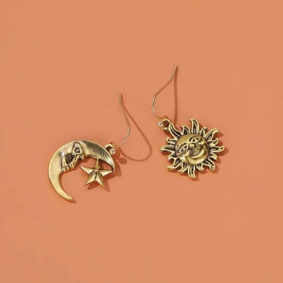 Ancient Aged Gold Celestial Crescent Moon & Sun Face Boho Dangle Earrings NEW - Picture 8 of 8